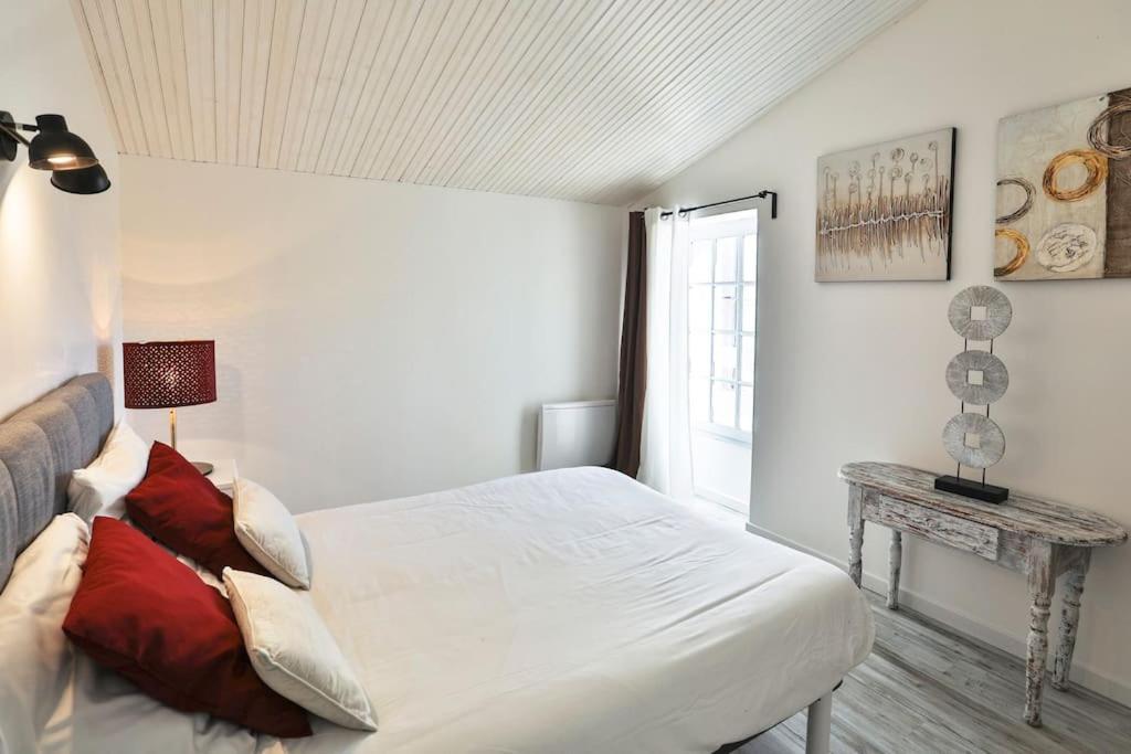 APPT COSY 2* HYPER-CENTRE à 2 pas de la plage + PARKING inclus (avril à oct 2023) Les Sables-dʼOlonne Exterior foto