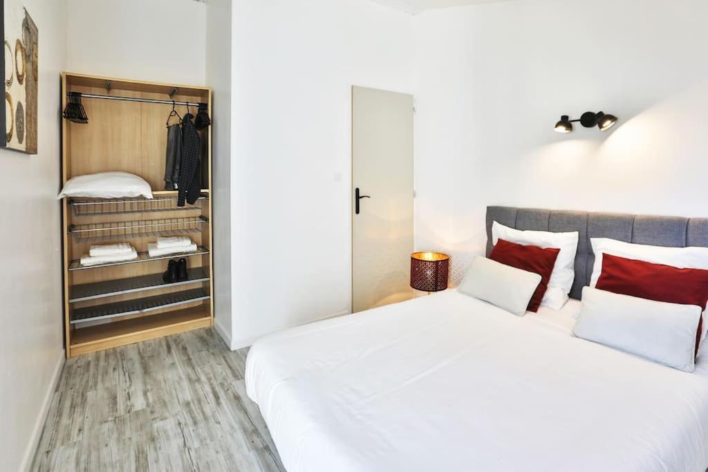 APPT COSY 2* HYPER-CENTRE à 2 pas de la plage + PARKING inclus (avril à oct 2023) Les Sables-dʼOlonne Exterior foto