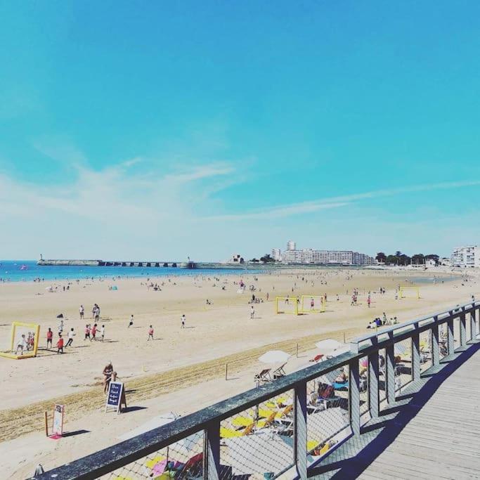 APPT COSY 2* HYPER-CENTRE à 2 pas de la plage + PARKING inclus (avril à oct 2023) Les Sables-dʼOlonne Exterior foto